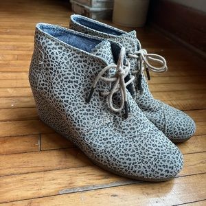 Tom’s Leopard Wedges